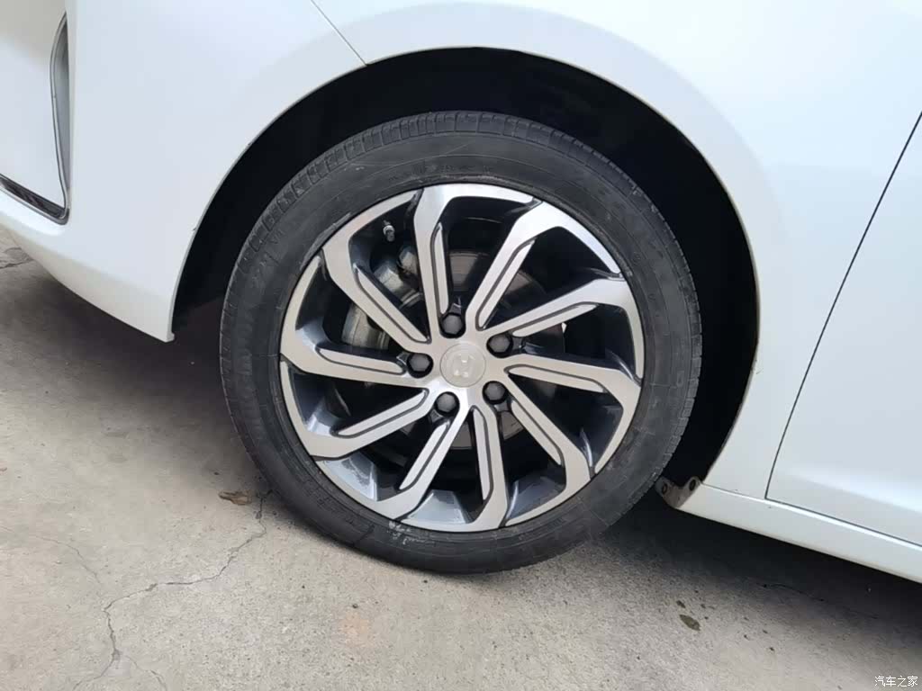 Geely Emgrand, 2021 23