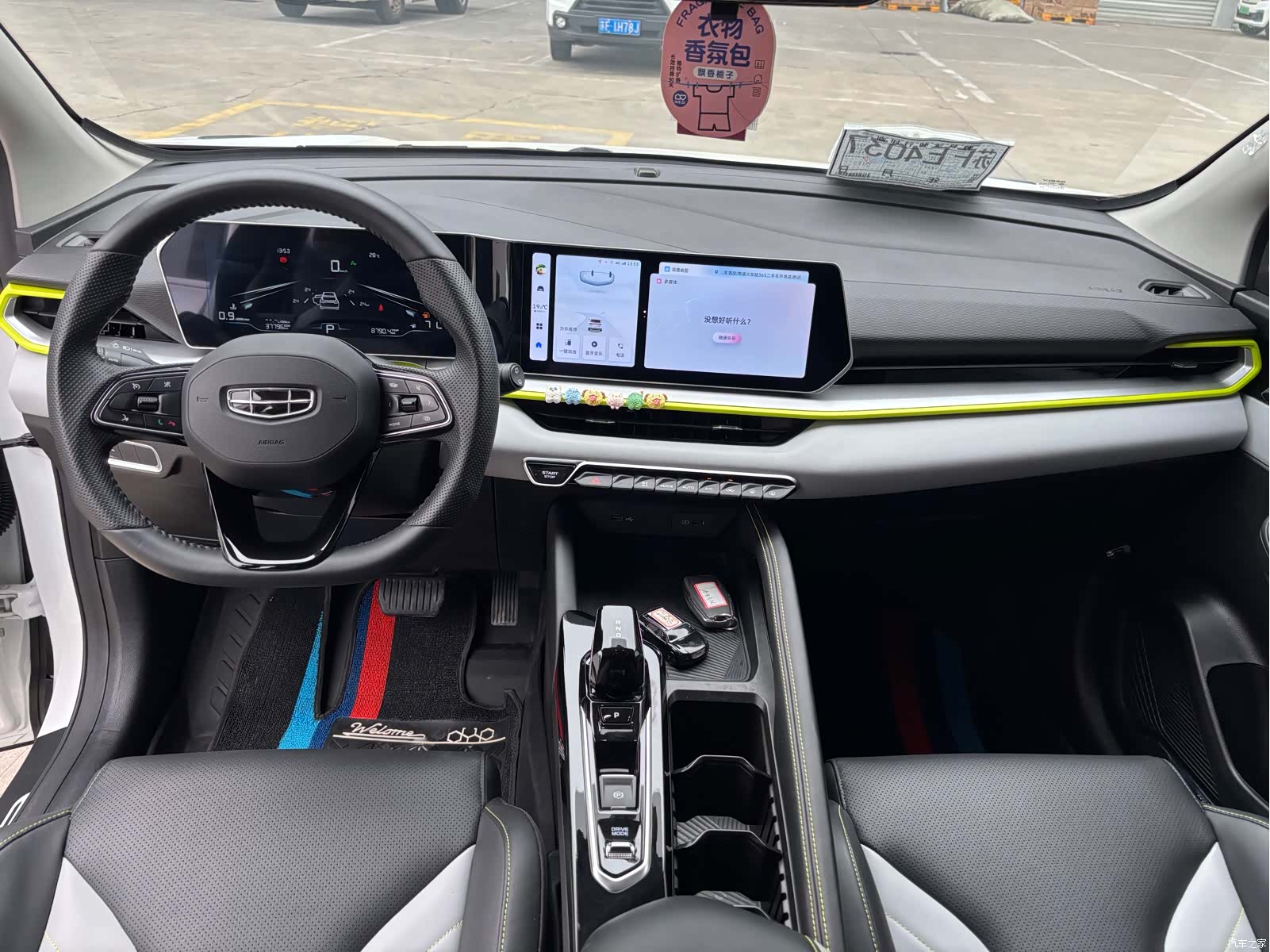 Geely Coolray, 2022 13