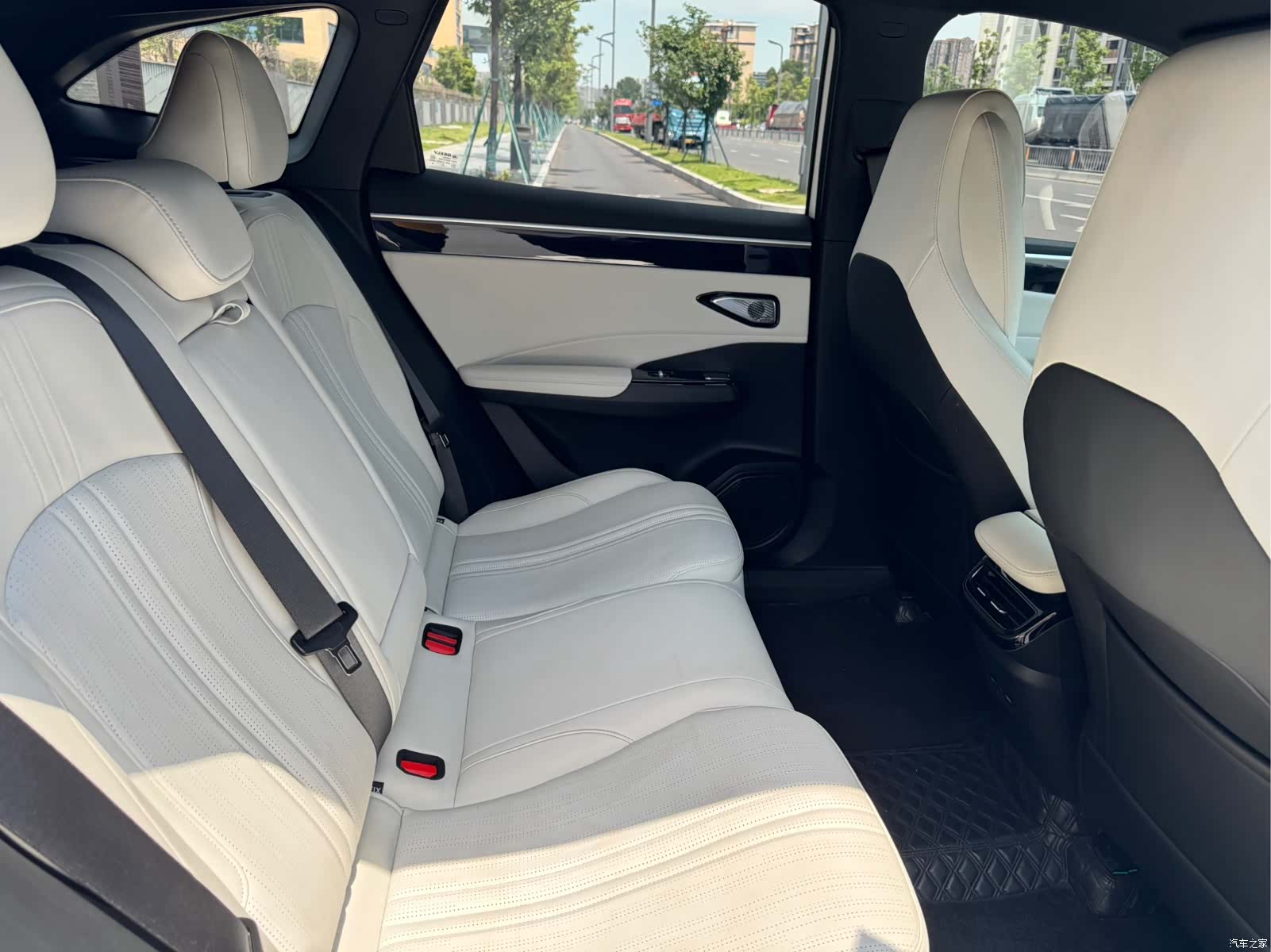 Geely Galaxy L7, 2024 21