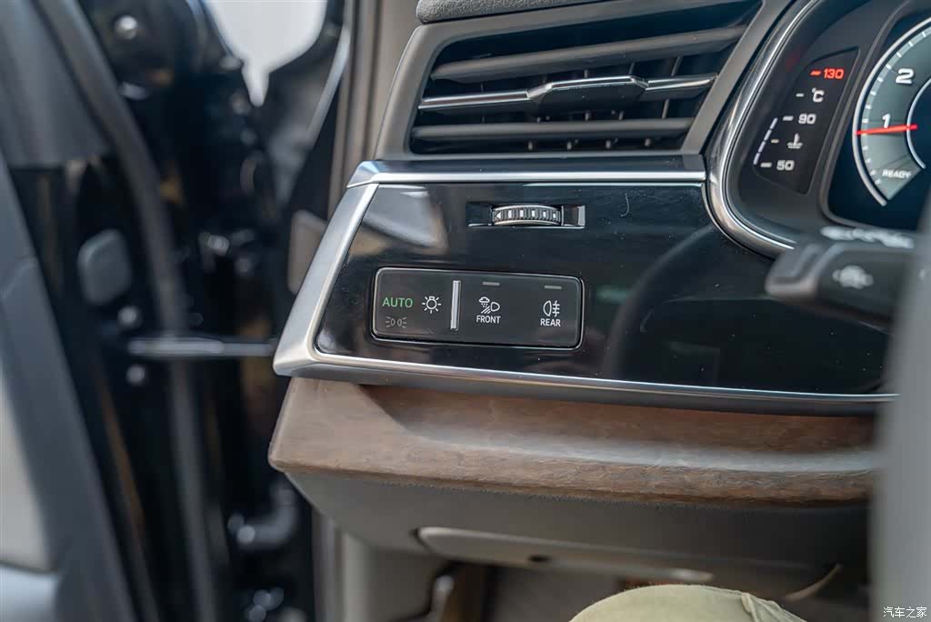 Audi Q7, 2025 2