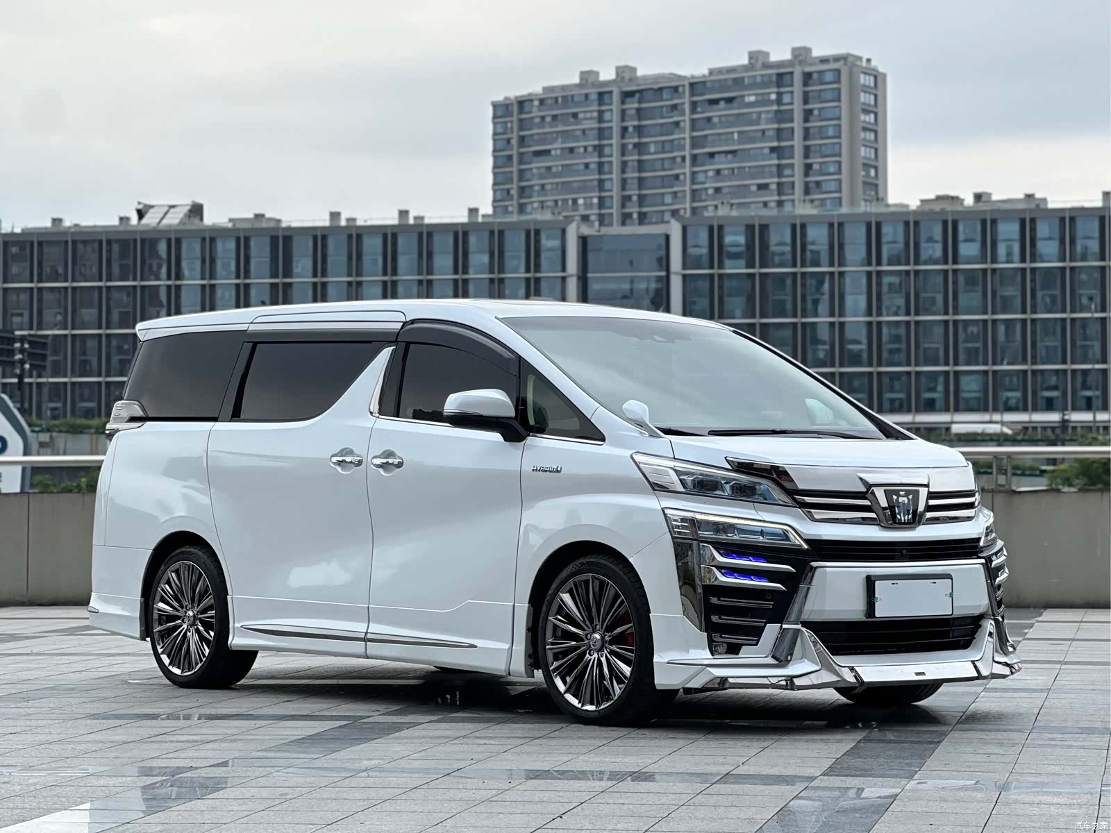 Toyota Vellfire, 2020 3