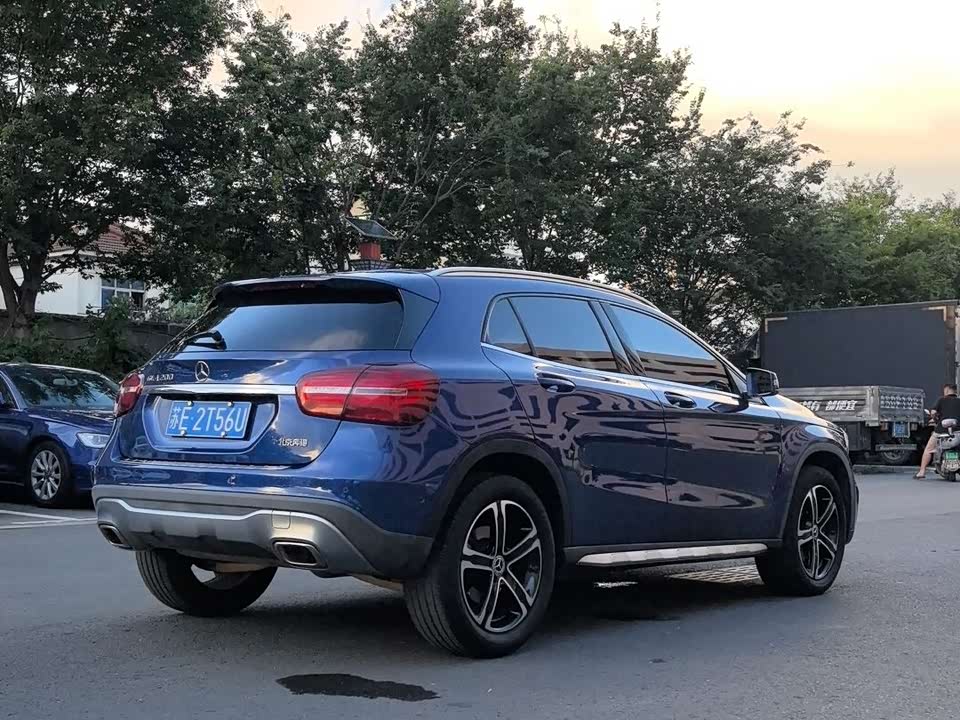 Mercedes-Benz GLA Mercedes-Benz GLA