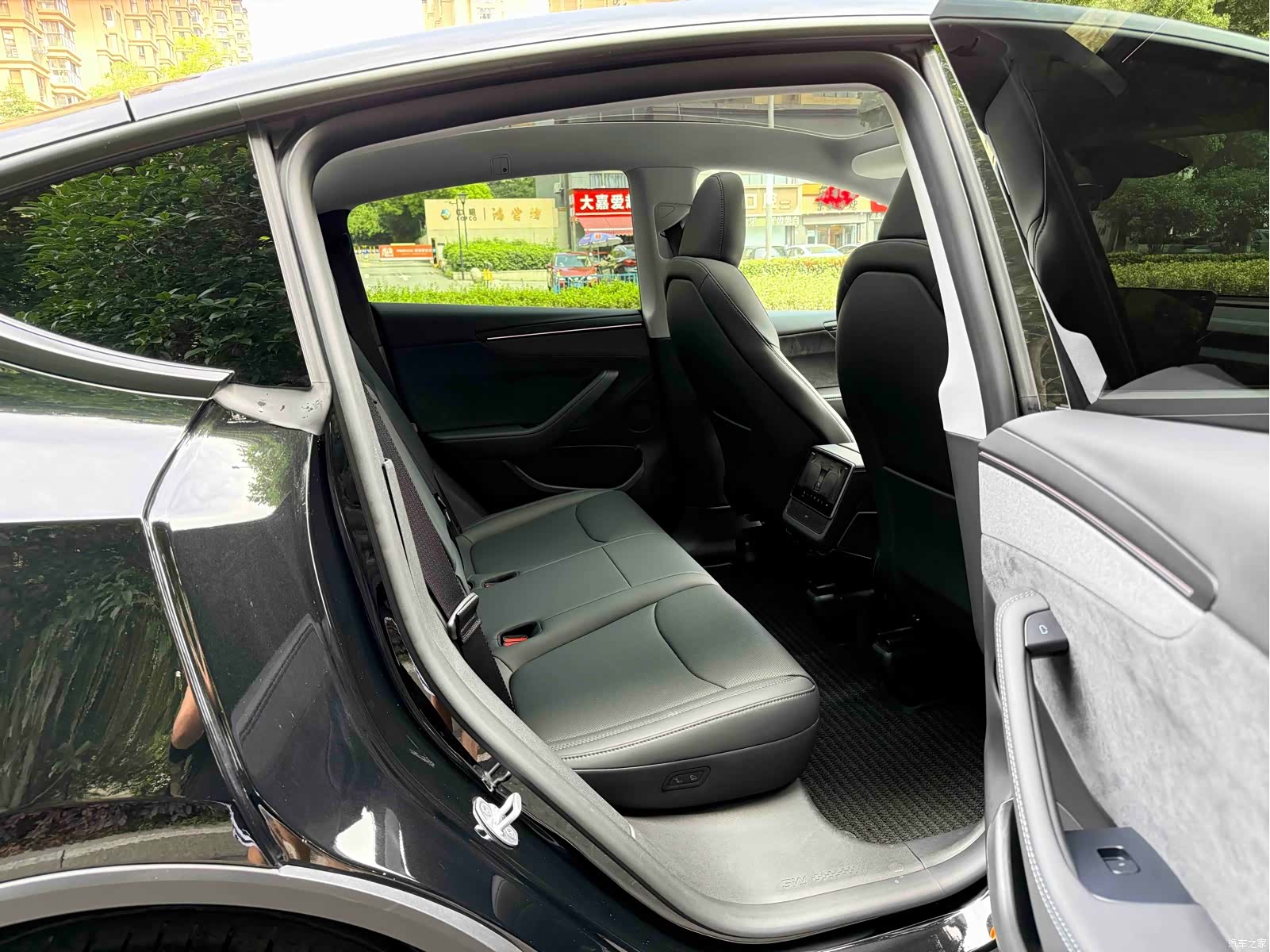 Tesla Model Y, 2025 12