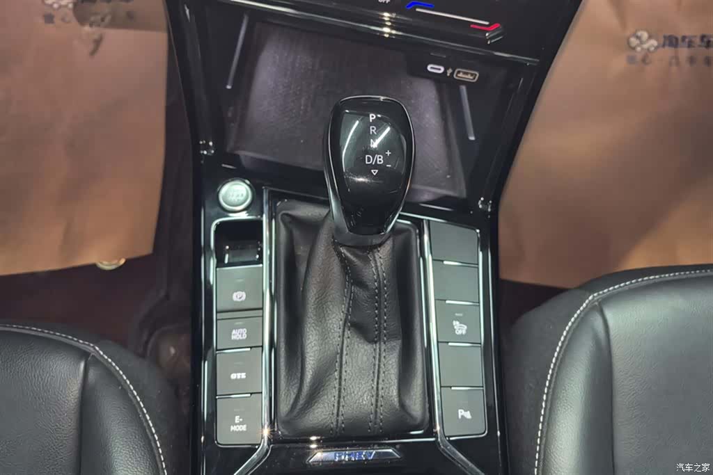 Volkswagen Passat, 2023 16