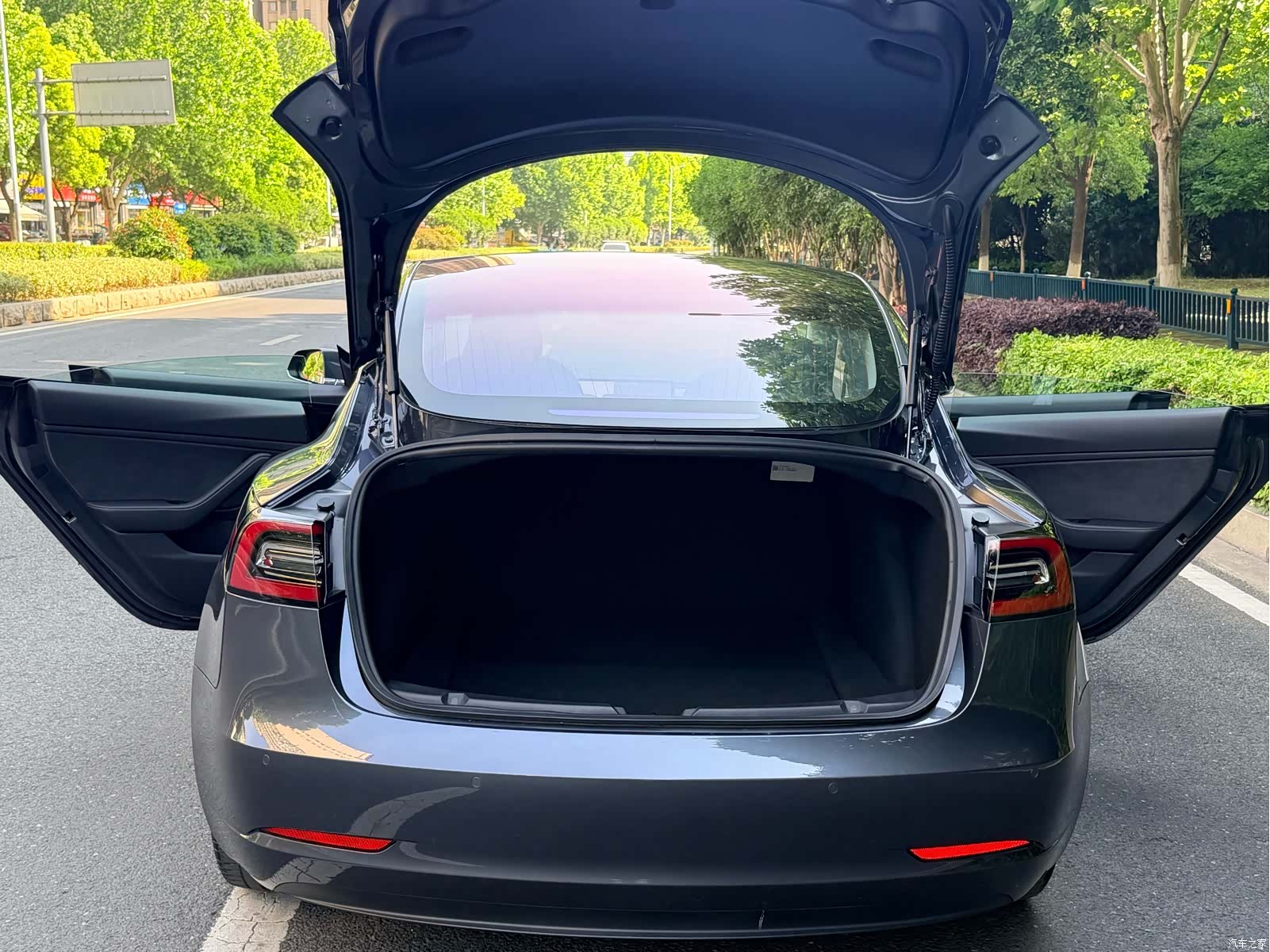 Tesla Model 3, 2019 18
