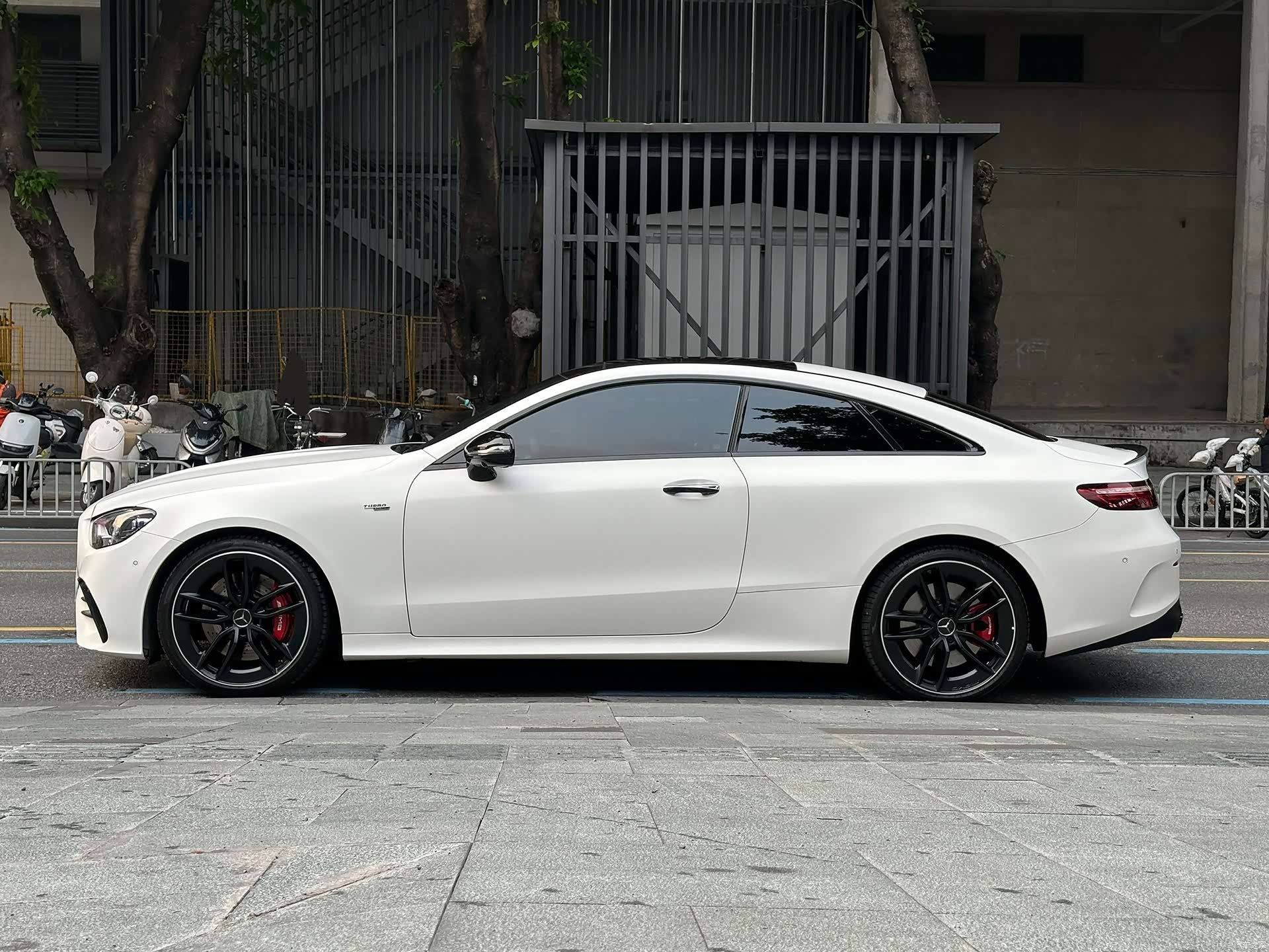 Mercedes-Benz E-Class, 2021 3