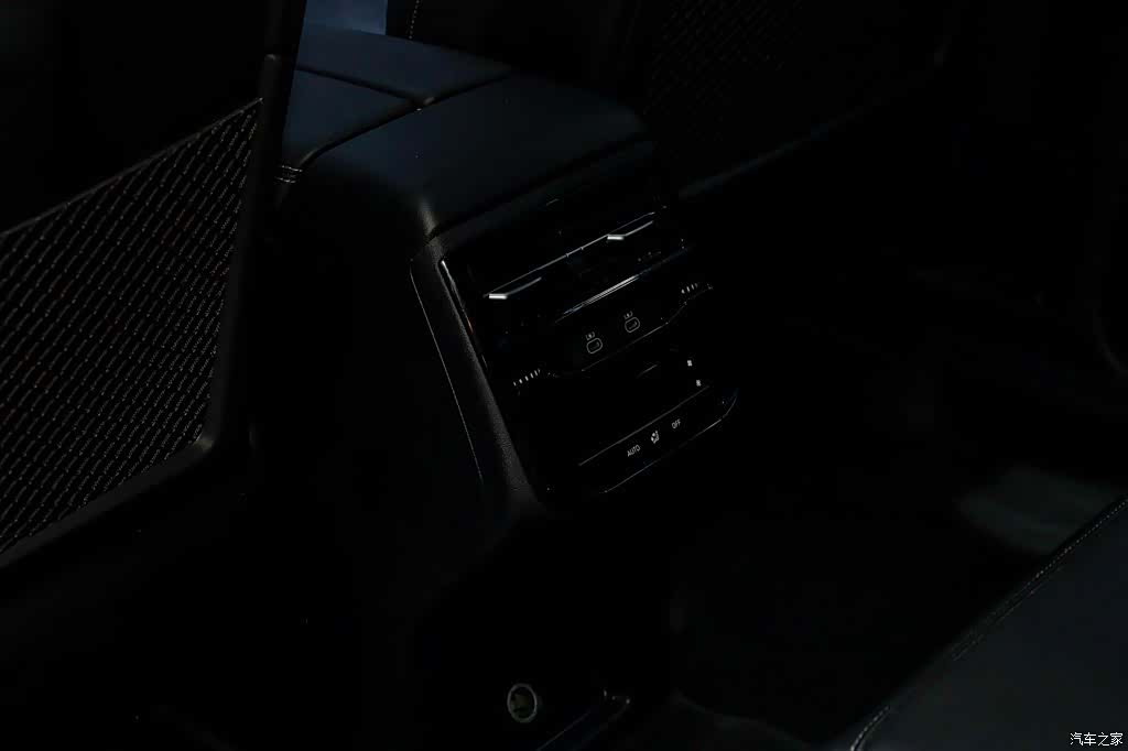 Audi Q6, 2024 11