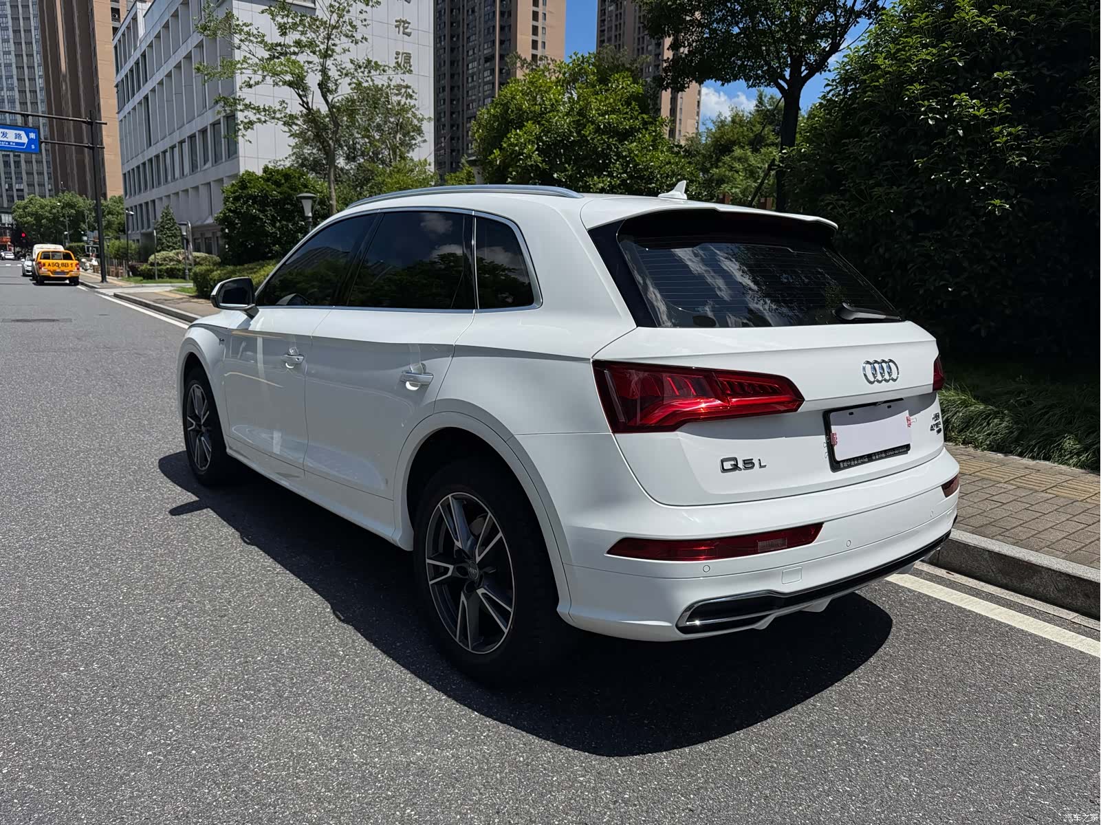 Audi Q5L, 2021 все фото