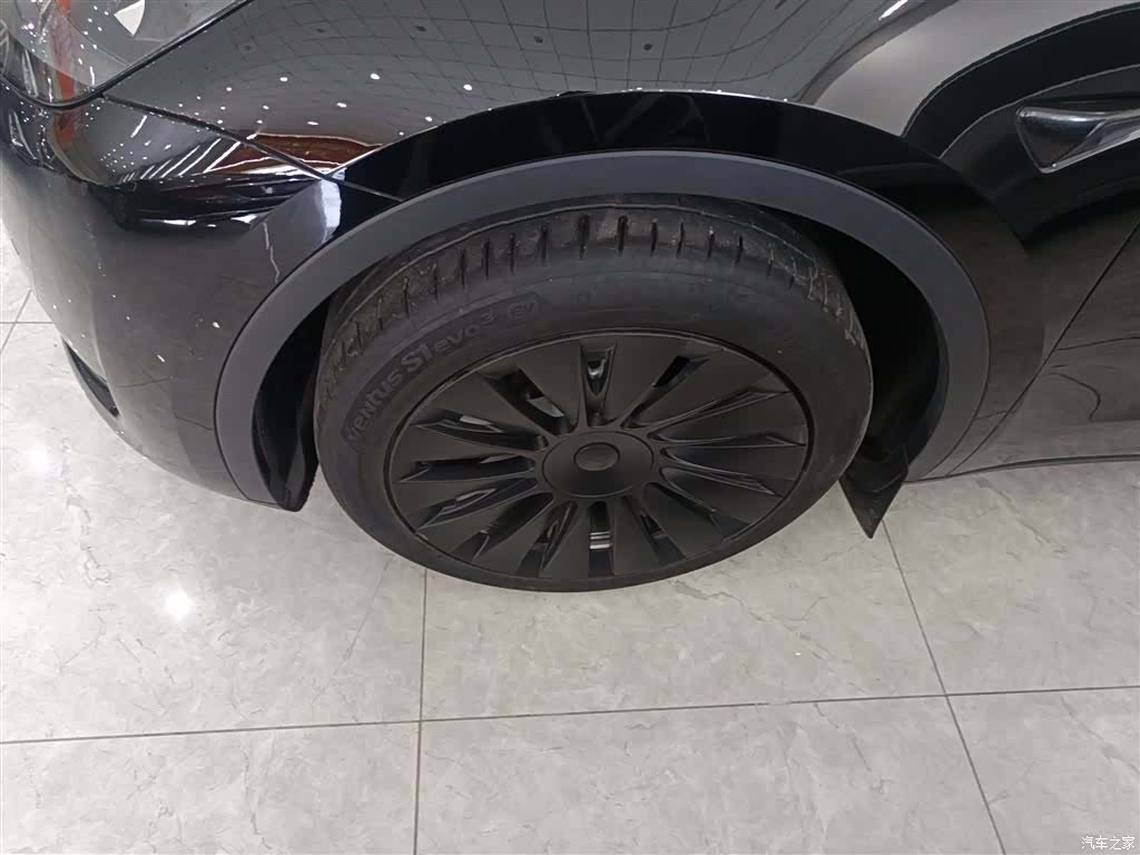 Tesla Model Y, 2023 23