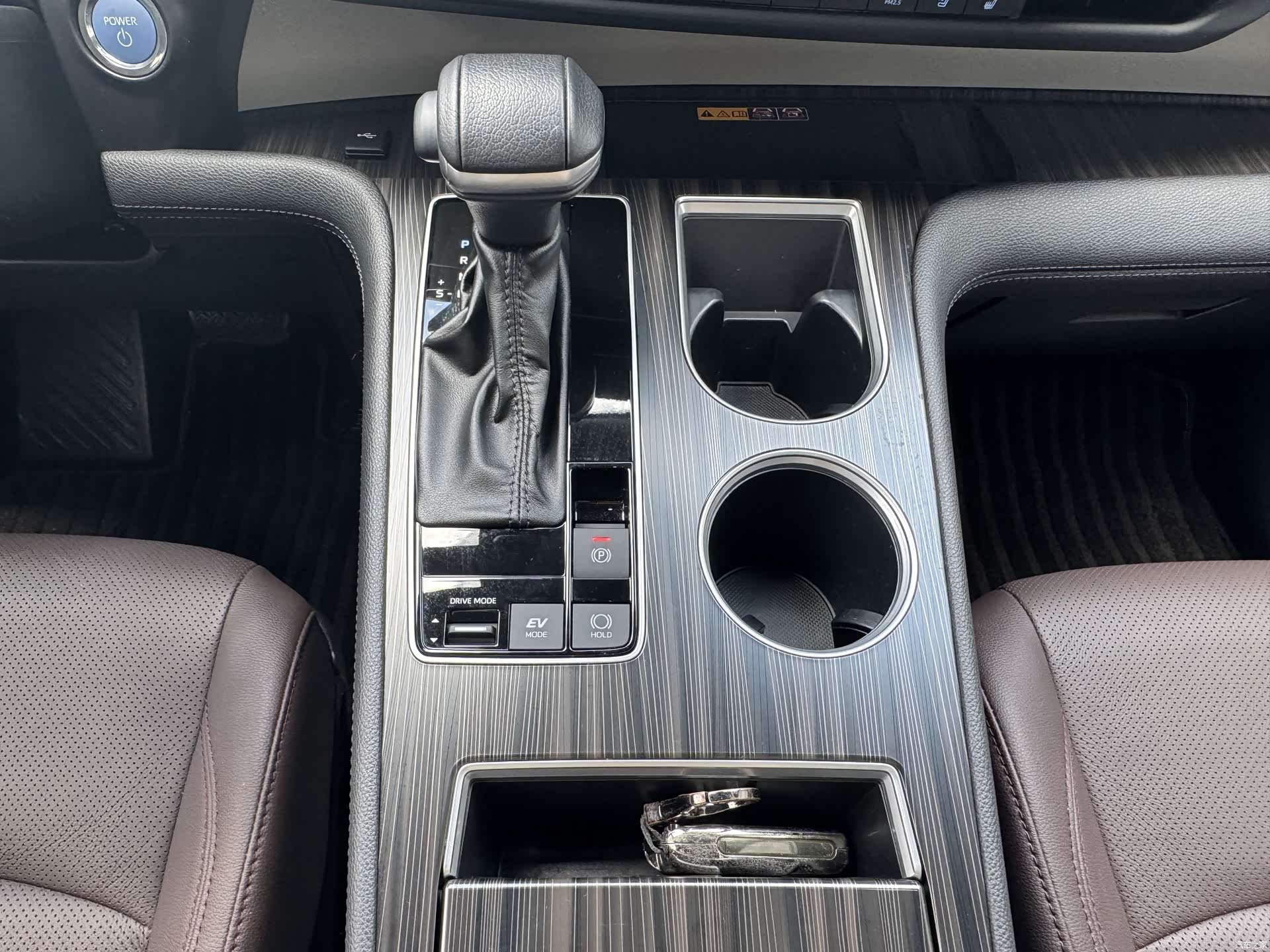 Toyota Granvia, 2023 12