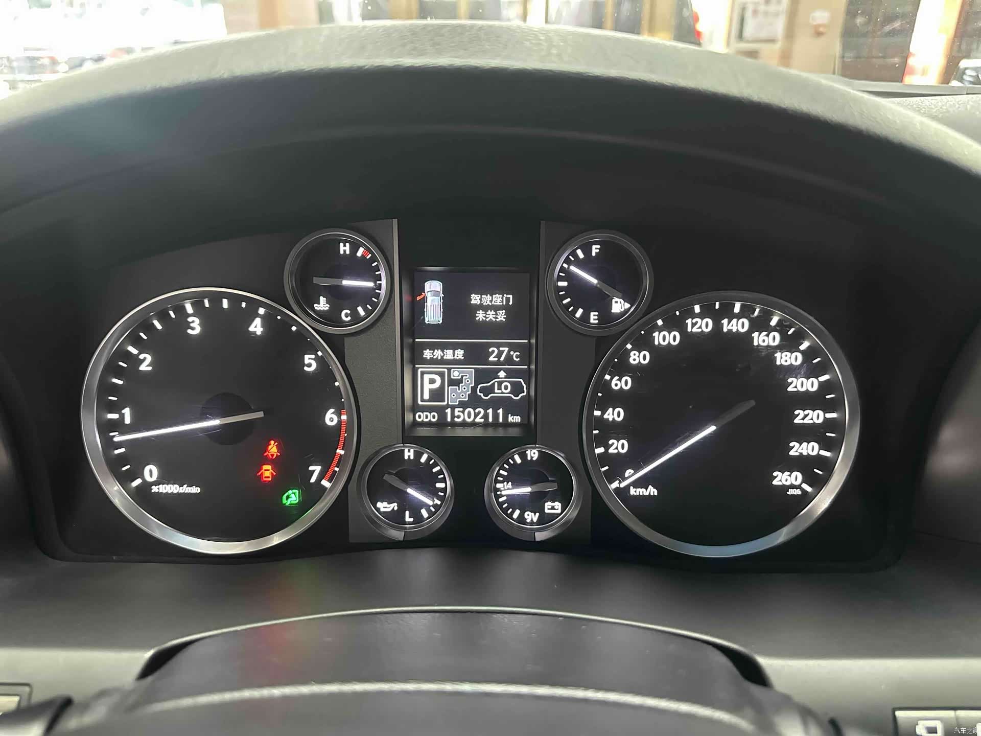 Lexus LX, 2014 14
