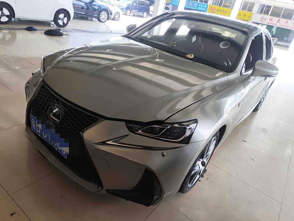 Lexus IS