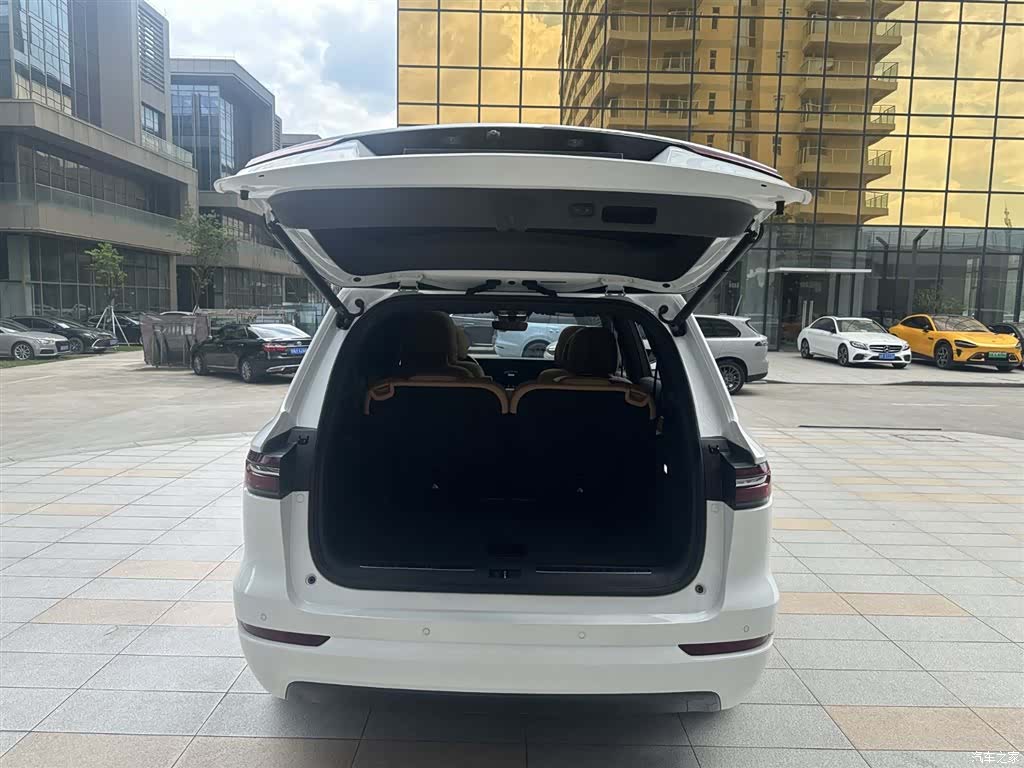 Li Auto ONE, 2023 13