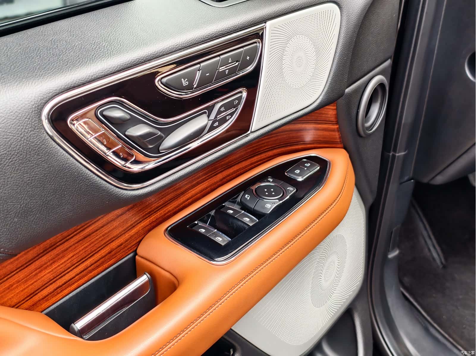 Lincoln Navigator, 2019 19