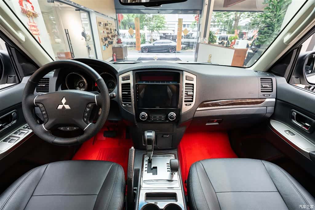 Mitsubishi Pajero, 2026 8