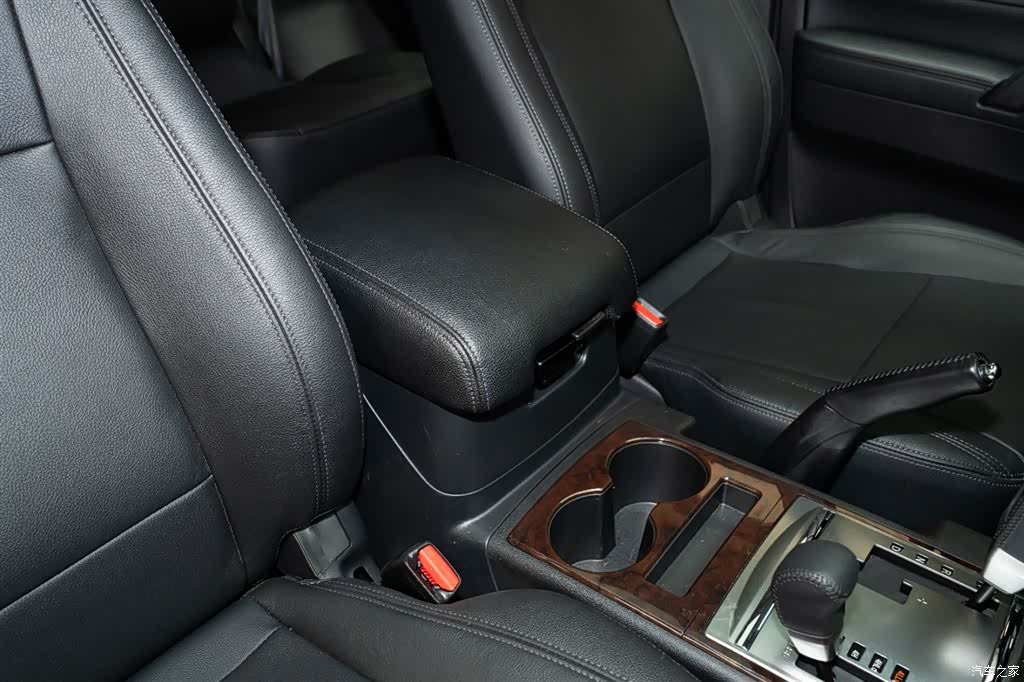Mitsubishi Pajero, 2026 15