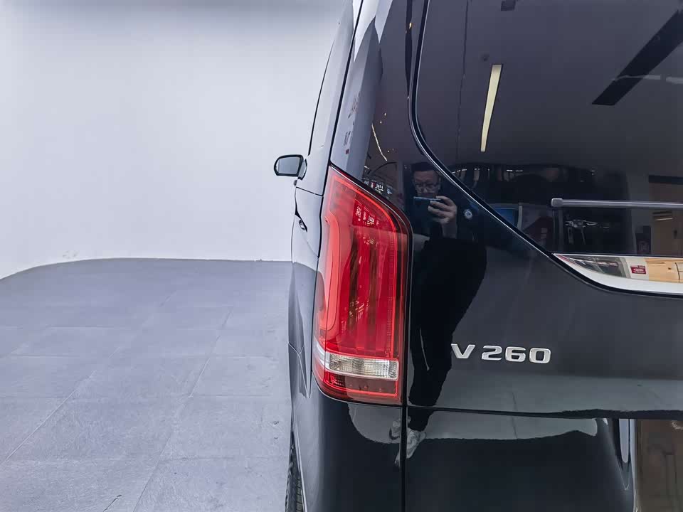 Mercedes-Benz V-class