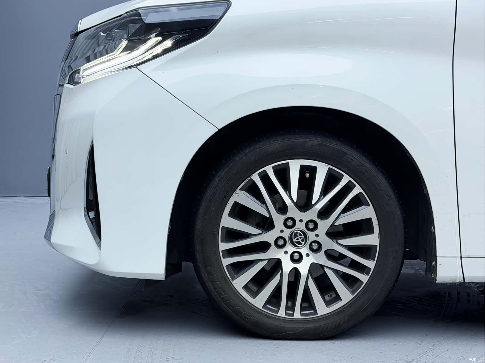 Toyota Alphard, 2016 3