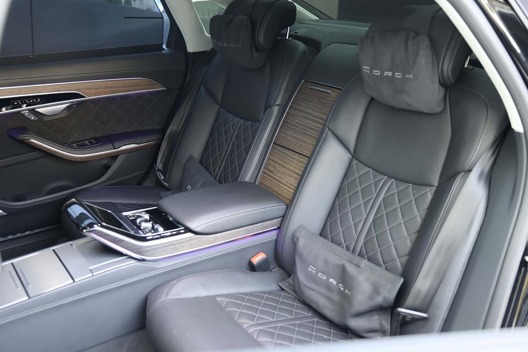 Audi A8L, 2022 21