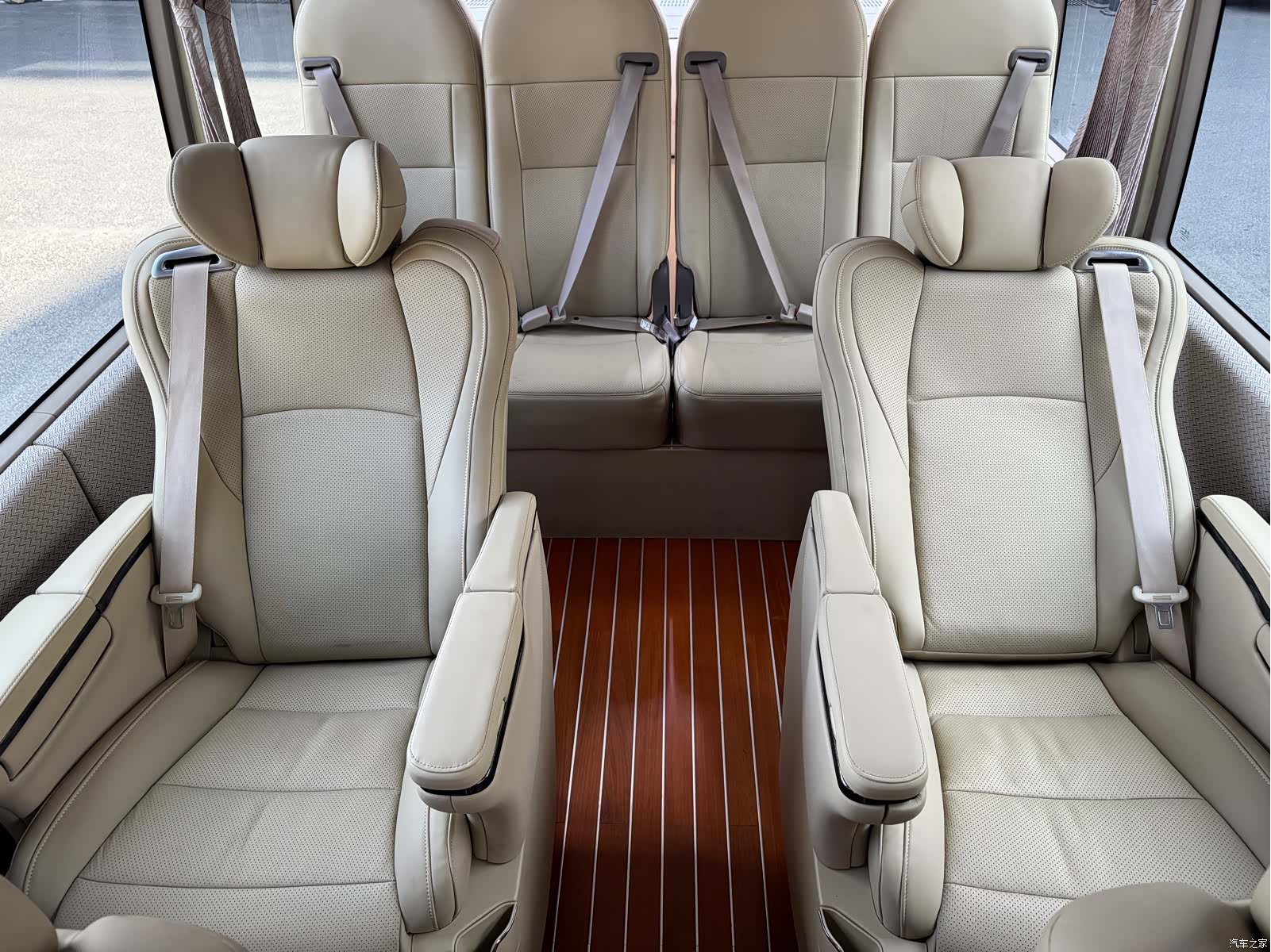 Toyota Coaster, 2023 14