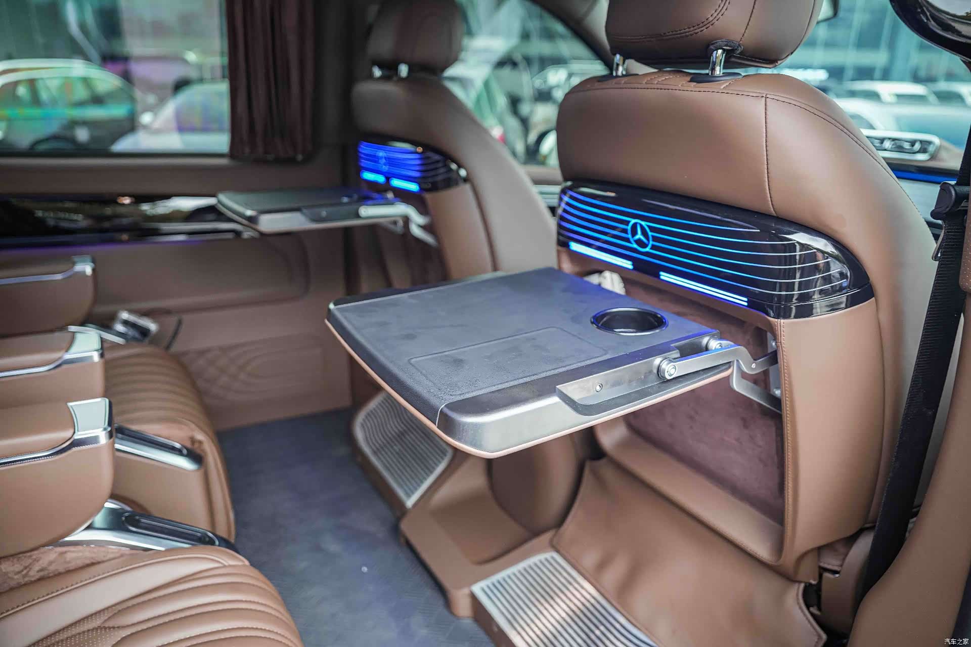 Mercedes-Benz 7, 2023 12
