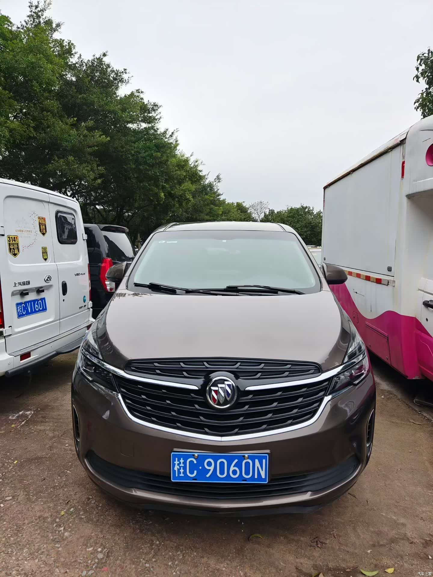 Buick GL8, 2022 3