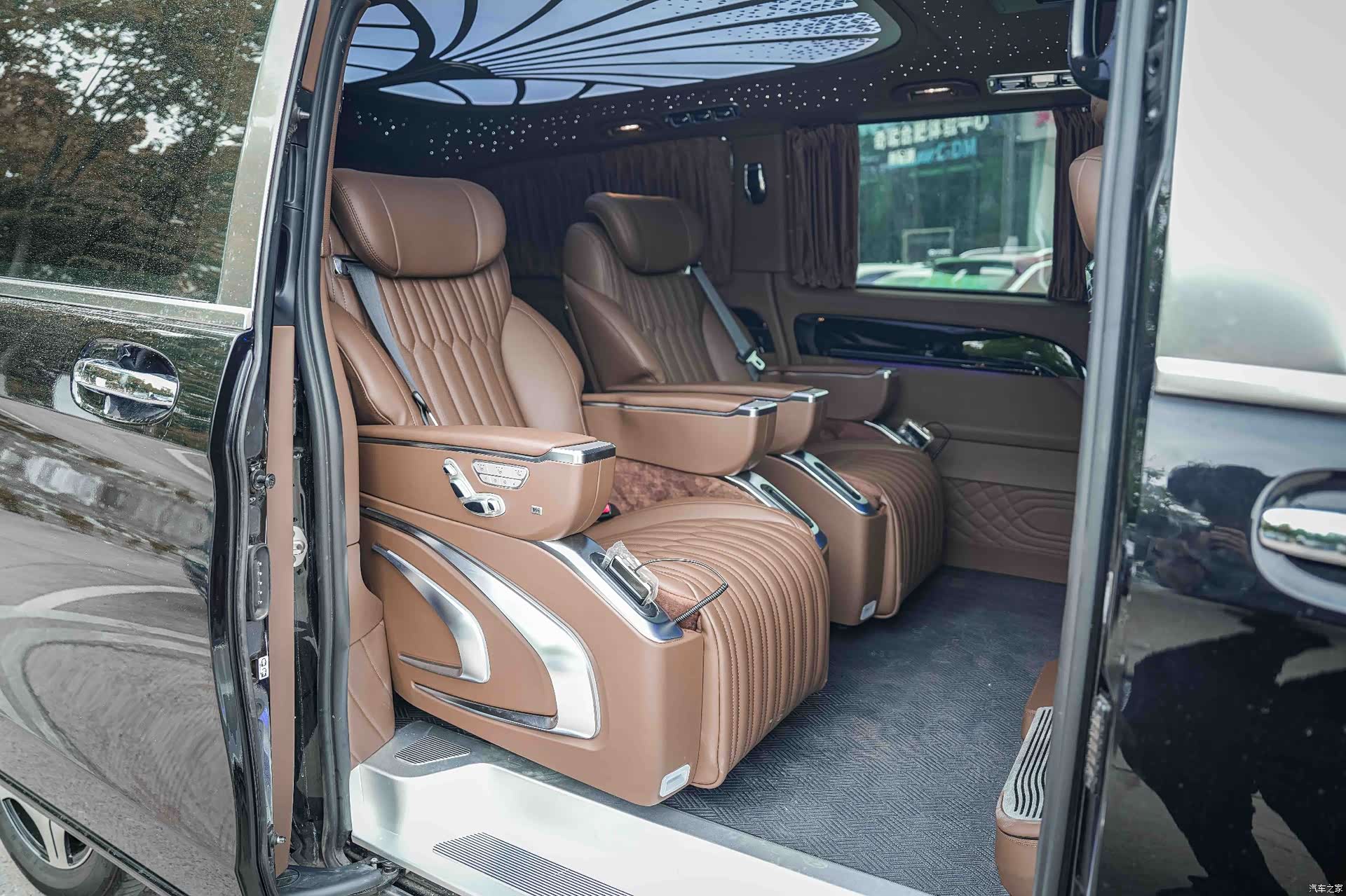 Mercedes-Benz 7, 2023 7