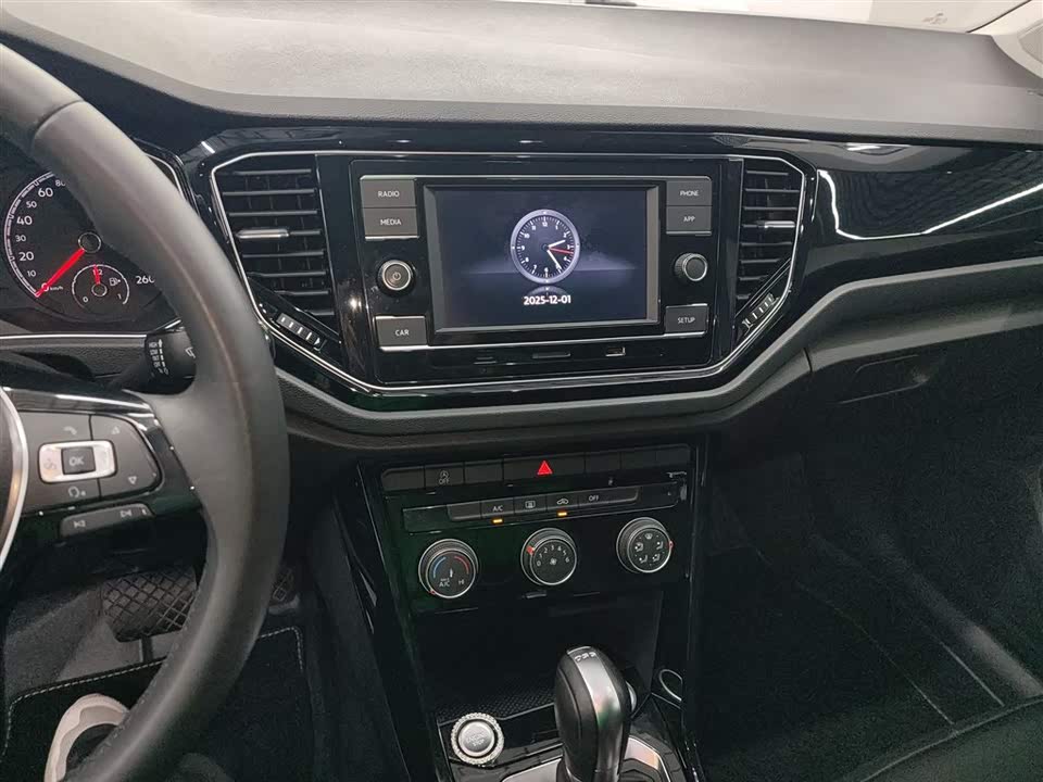 Volkswagen T-ROC exploring Songs