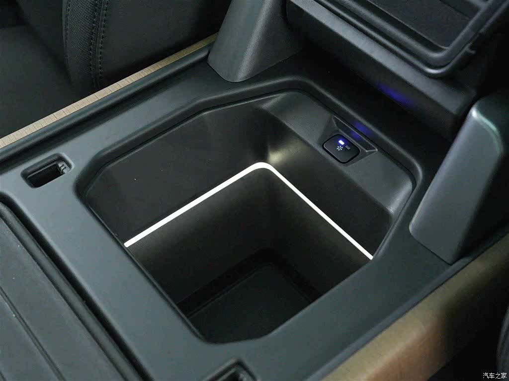 Land Rover Defender, 2024 18