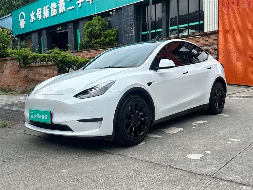 Tesla Model Y, 2021 1