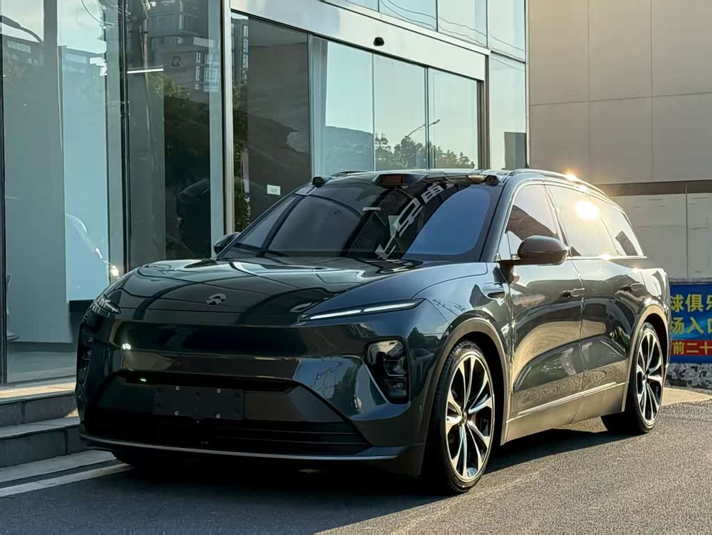 NIO ES8
