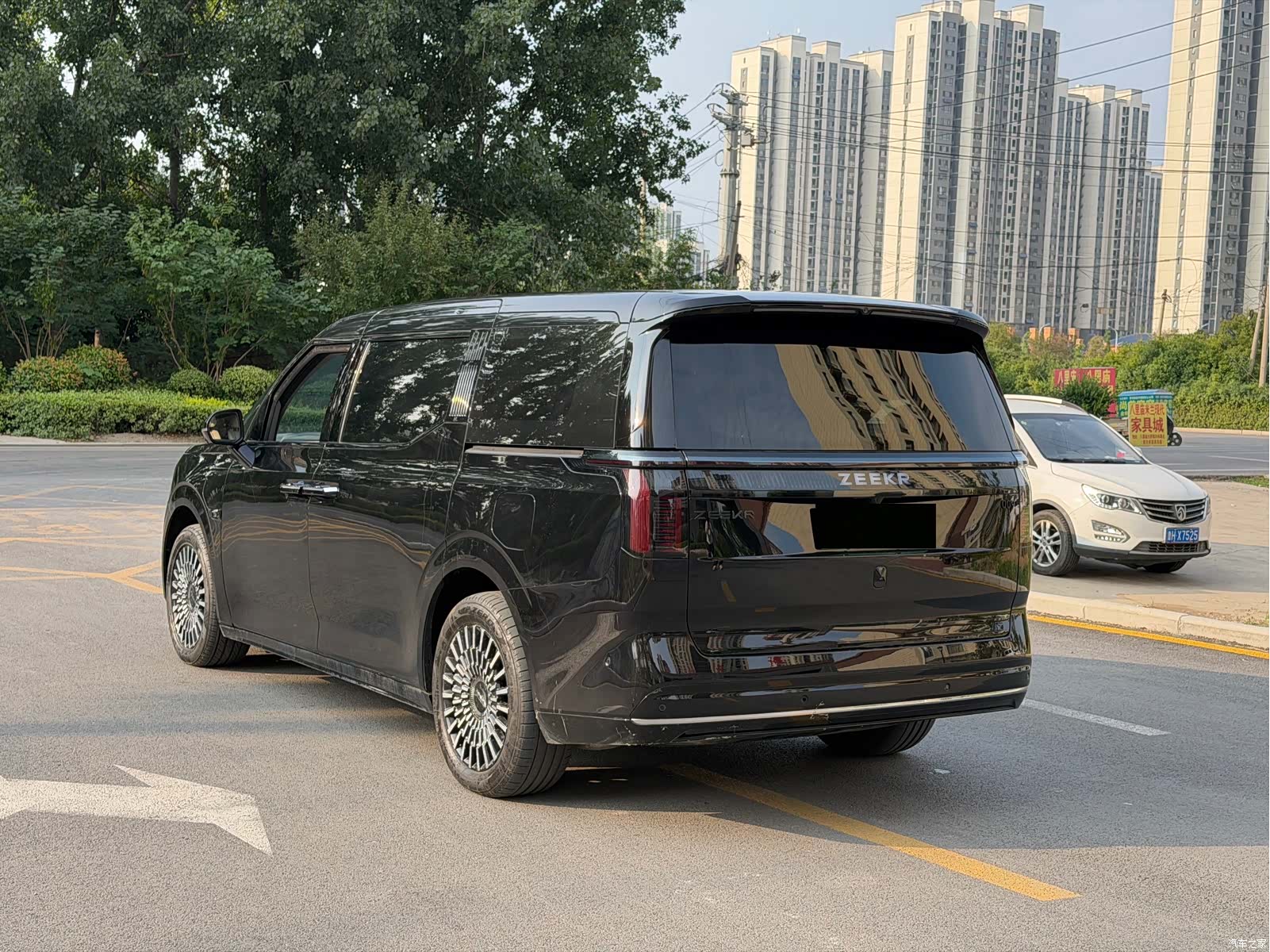 Zeekr 009, 2024 9
