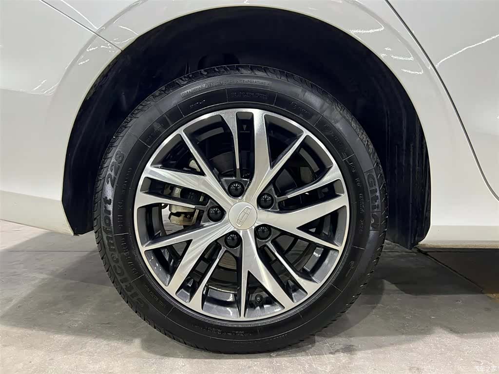 Geely Emgrand, 2022 17