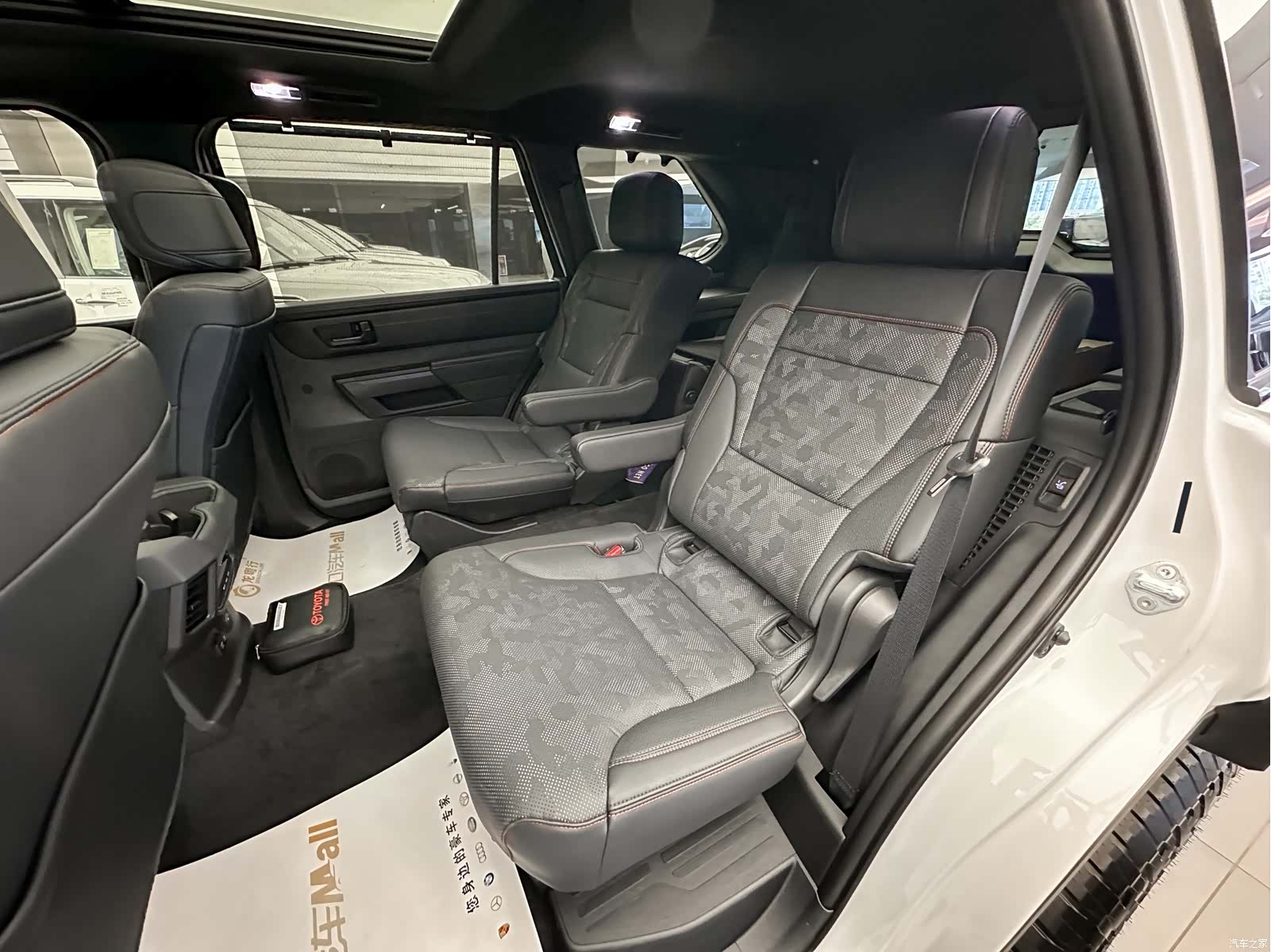Toyota Sequoia, 1900 15