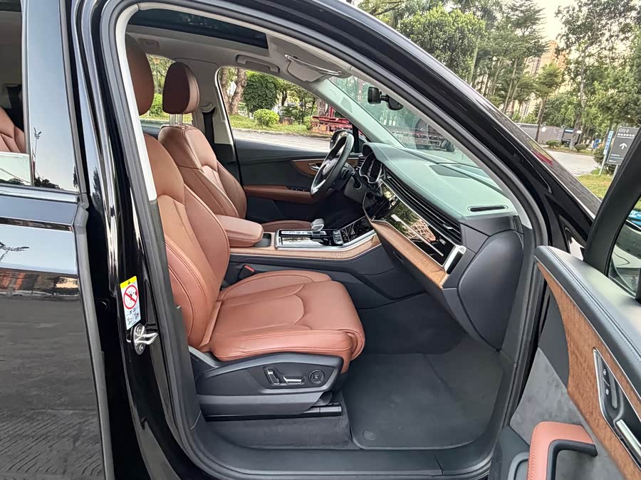 Audi Q7 2021, фото 19