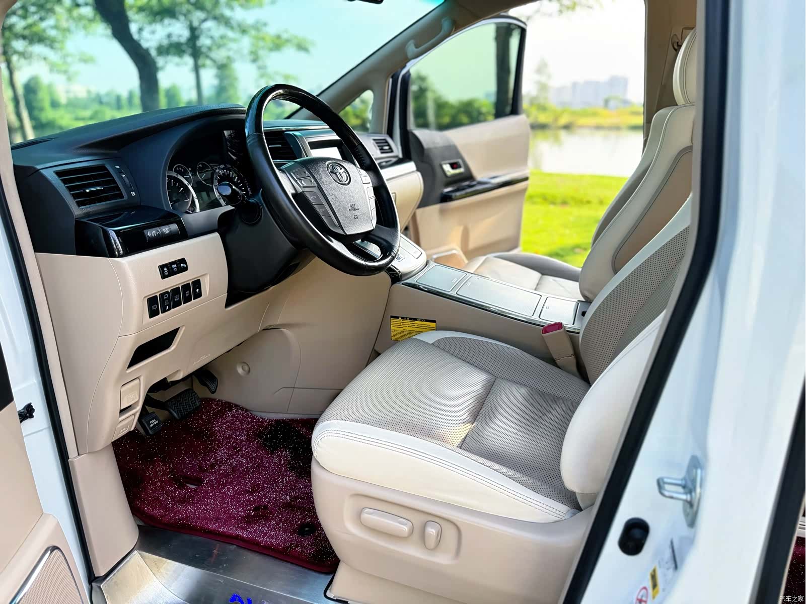 Toyota Alphard, 2014 все фото