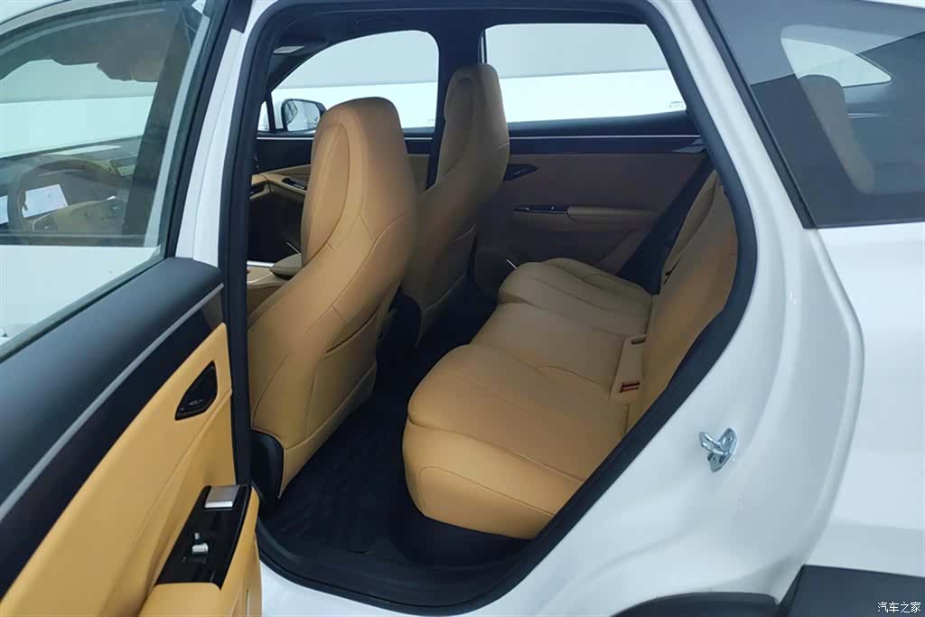 Geely Galaxy L7, 2025 11