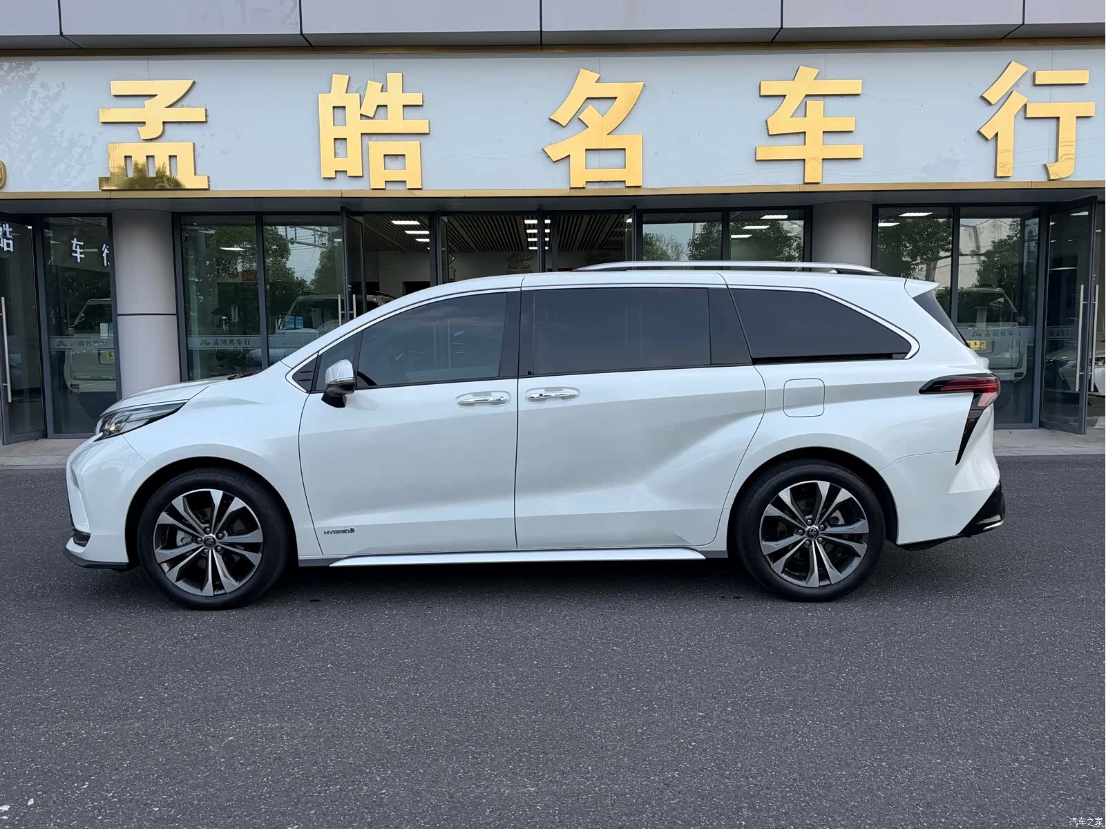Toyota Granvia, 2023 3