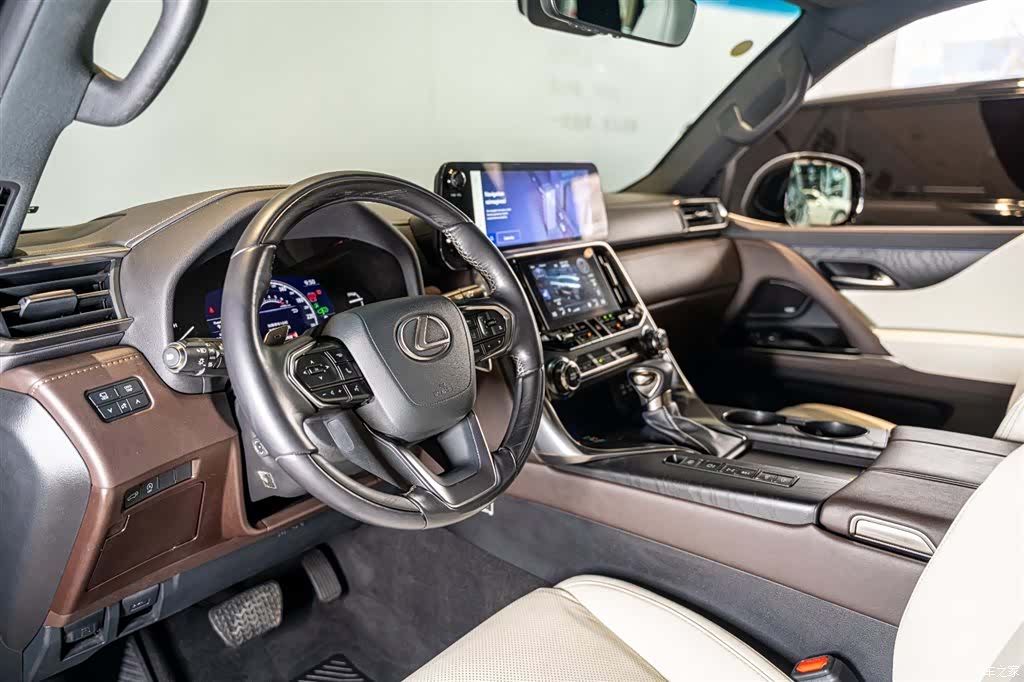 Lexus LX, 2025 6