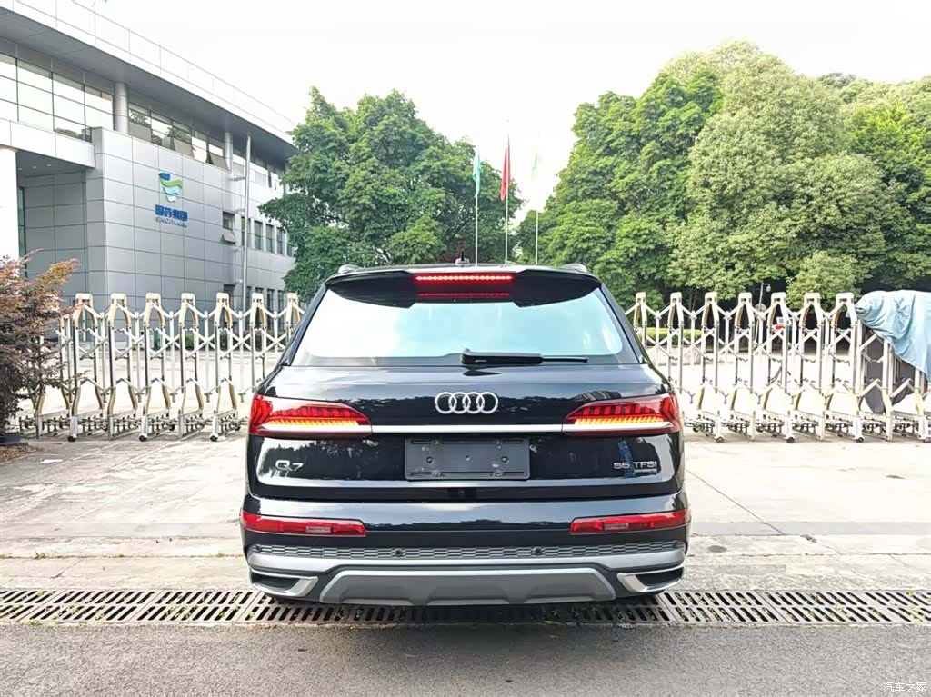 Audi Q7, 2020 все фото