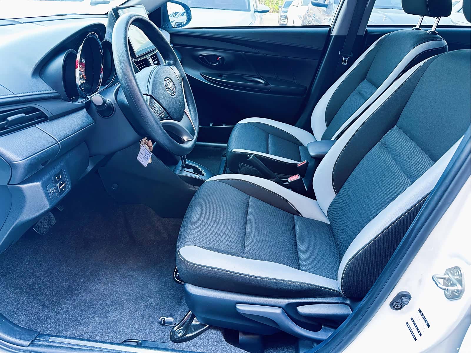 Toyota YARiS L, 2022 7