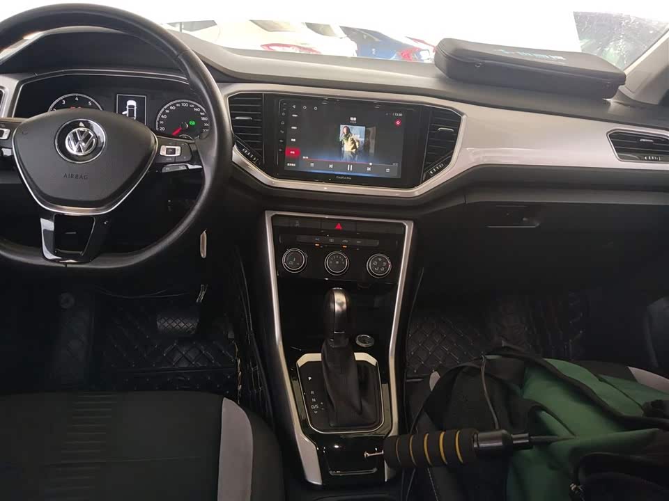 Volkswagen T-ROC exploring Songs