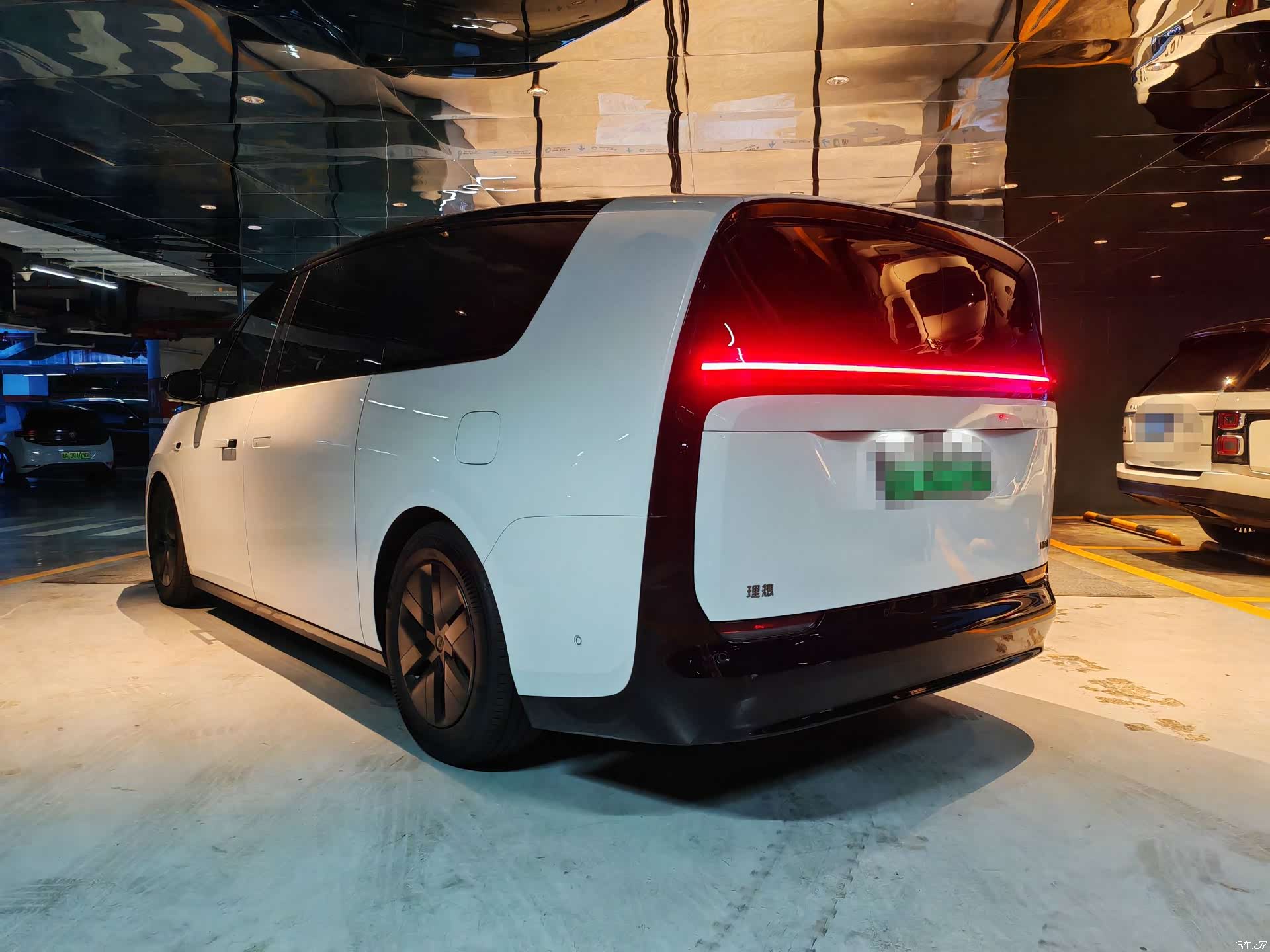 Li Auto MEGA, 2025 4