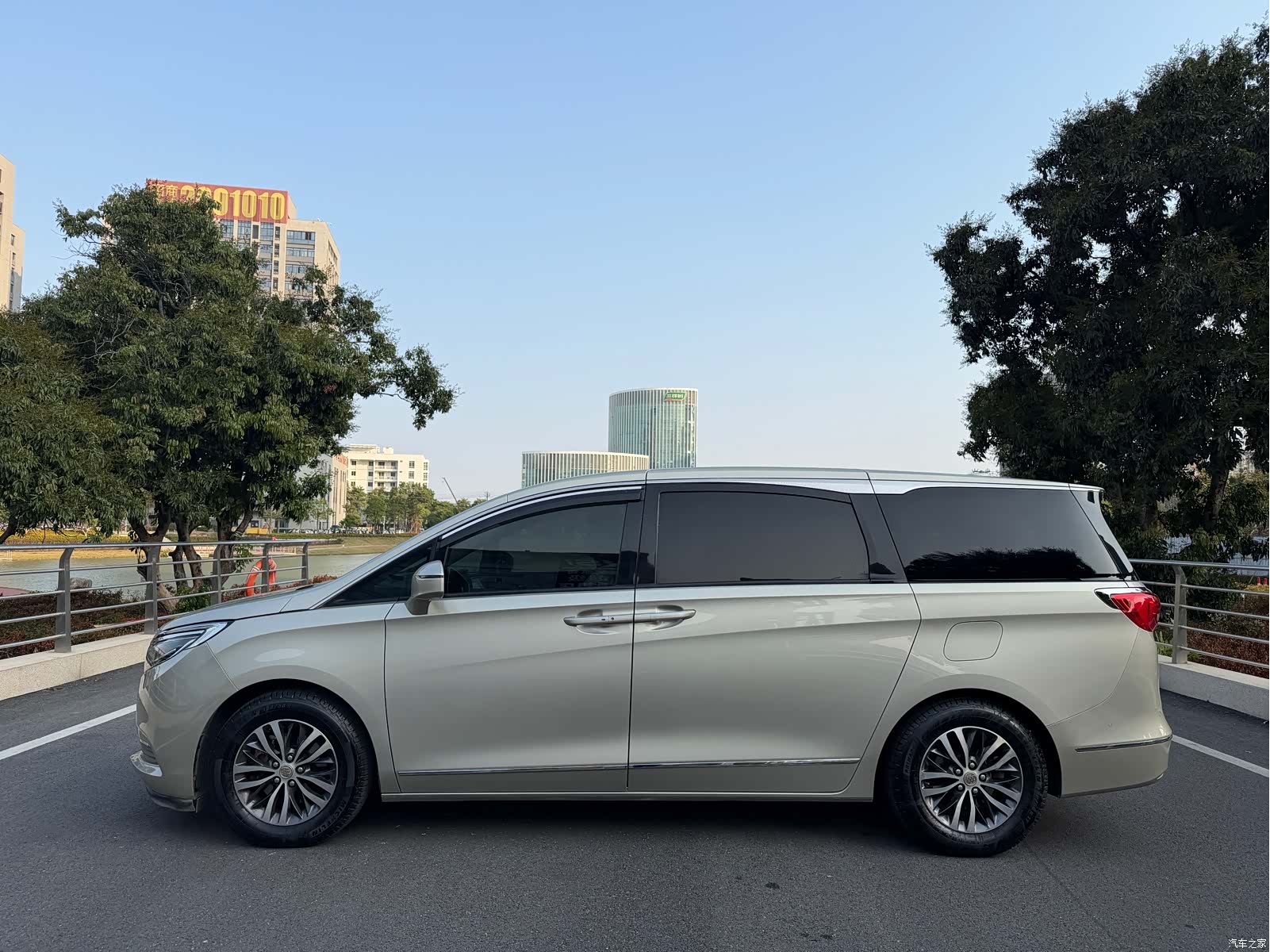 Buick GL8, 2017 8