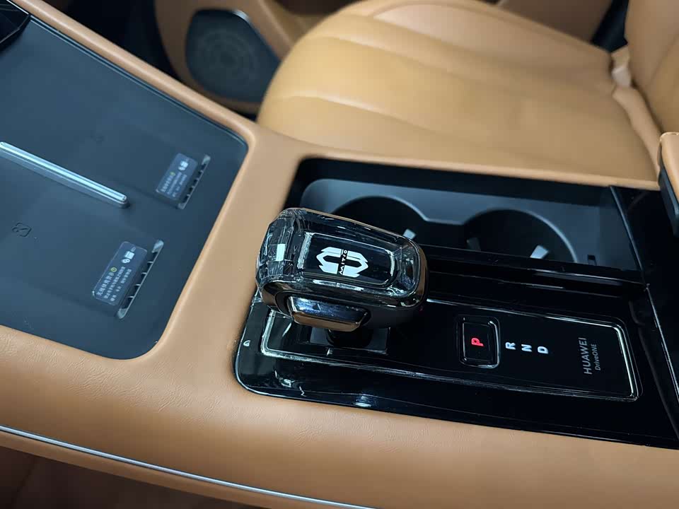 AITO Ask the world M7