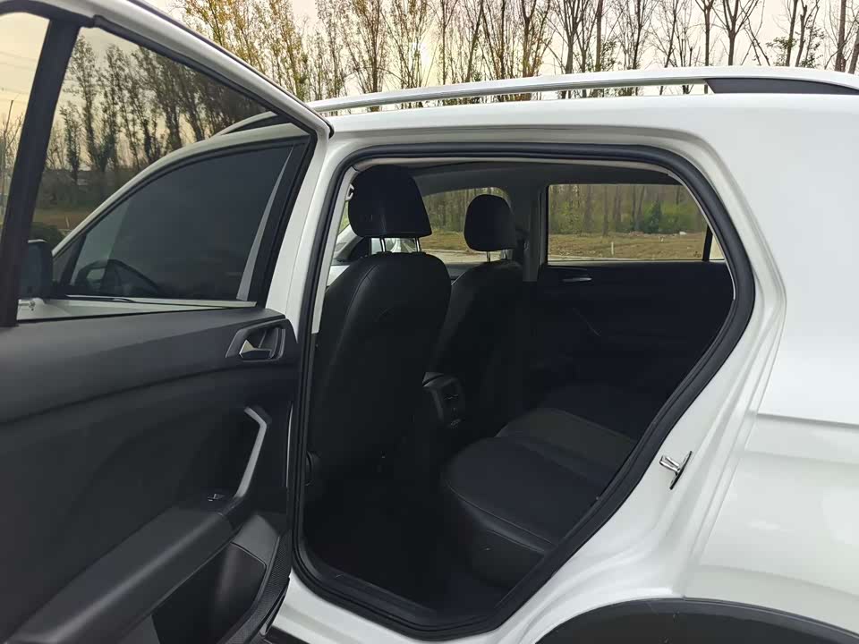 Volkswagen Exploring the shadow