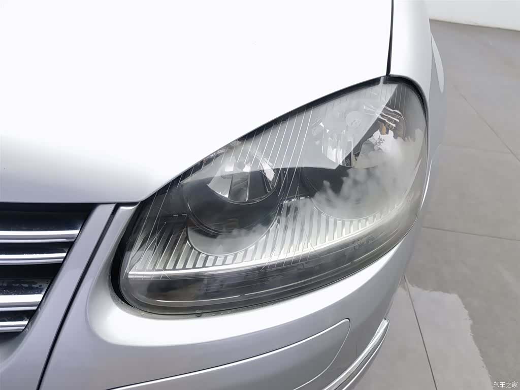 Volkswagen Sagitar, 2011 7
