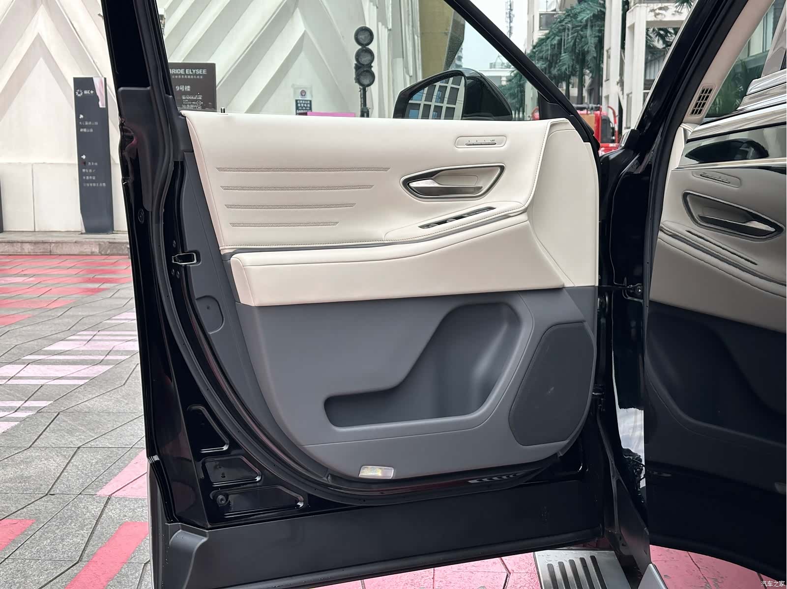 Toyota Century, 2024 31