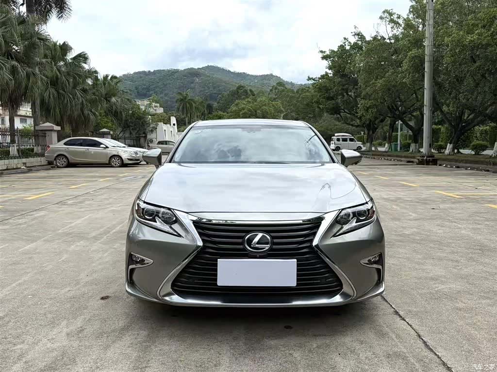 Lexus ES, 2018 2