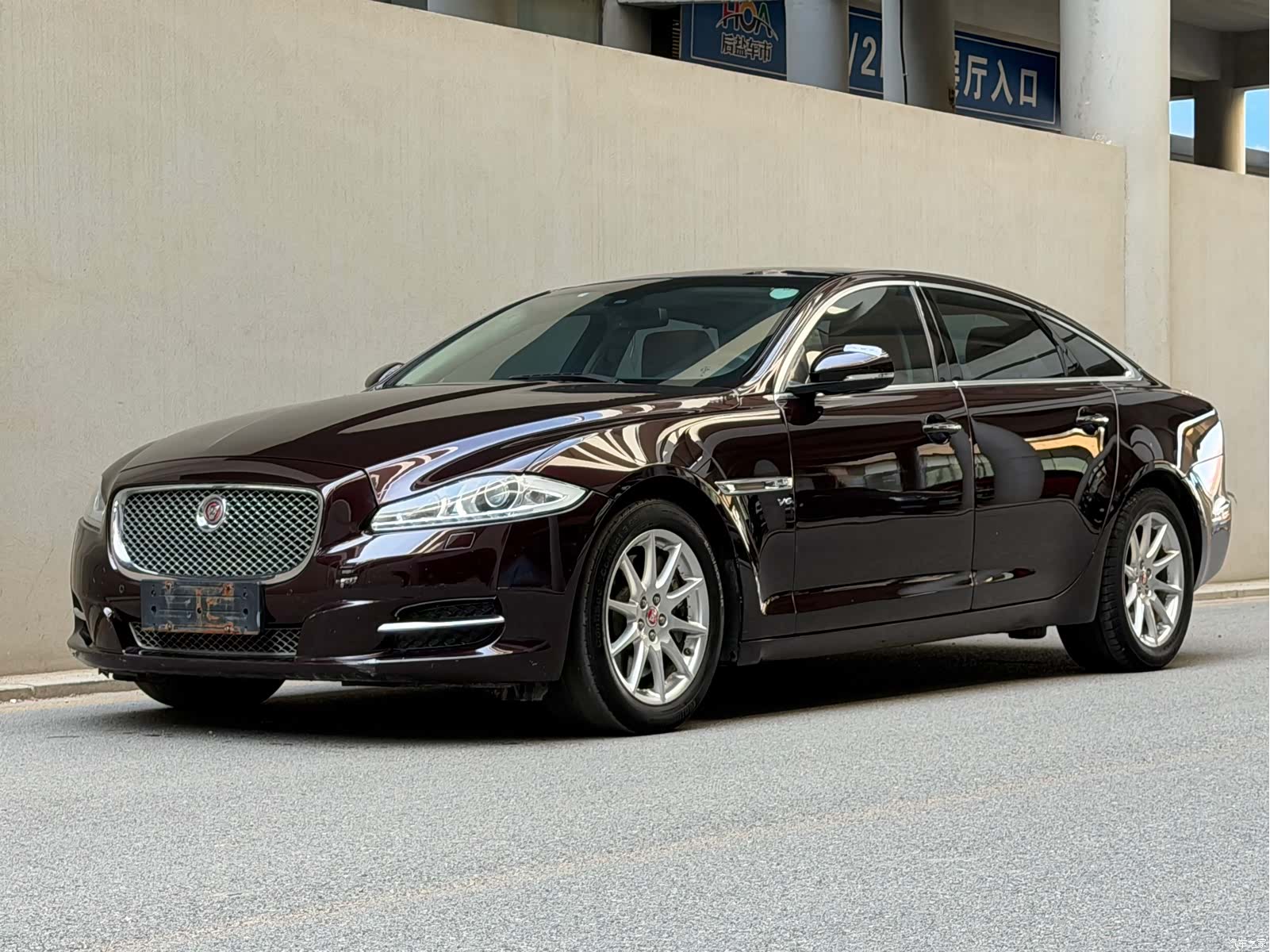 Jaguar XJ